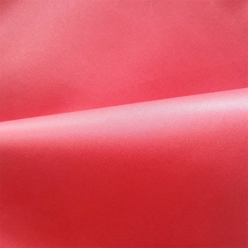 TMIE-08-1-1 70GSM 122CM Gömlek Konfeksiyon Yumuşak ve Parlak Kumaş Cilalı Polyester Poplin Kumaş ile Boyalı% 100 Polyester Malzeme